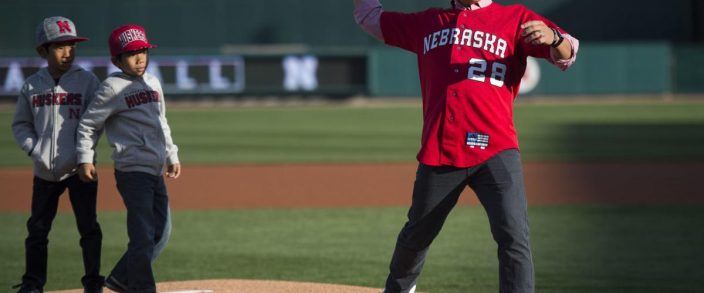 Cody Bellinger's Sister 1st Pitch on His Bobblehead Night 